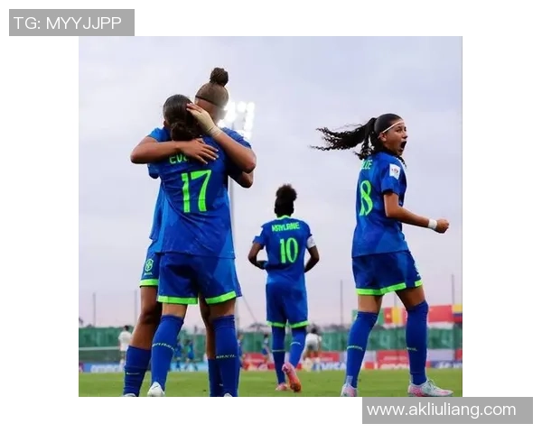 曾经男足球星尝试踢女足的背后故事与挑战揭秘