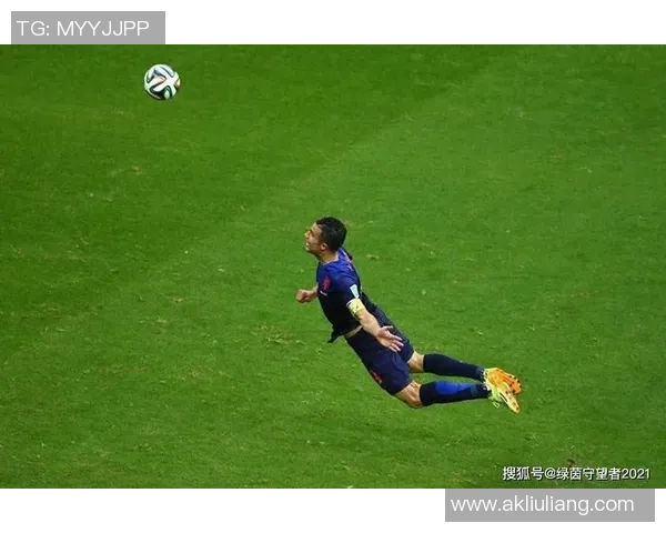 绿茵巅峰瞬间足球中锋球星个人进球与精彩表现集锦